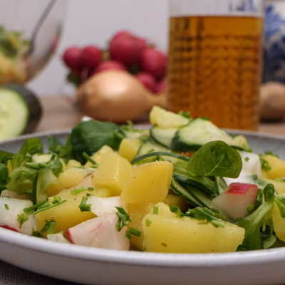 Kartoffelsalat in einer Schale