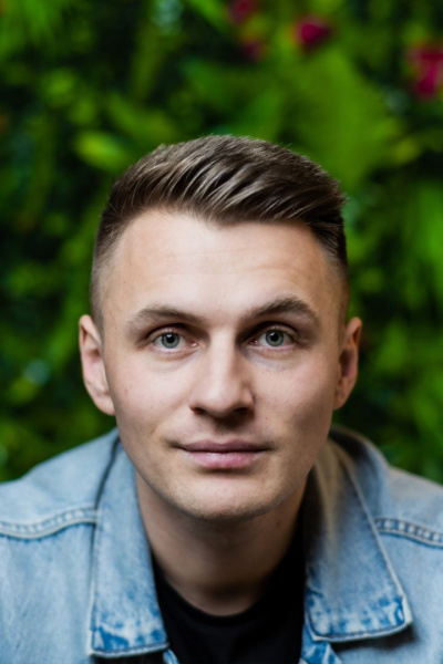 Ein Portrait-Bild von Jonas Müller.