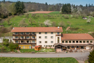 Das Hotel Dornrös'chen im Höchster Stadtteil Annelsbach von außen.