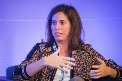Meshcloud-Gründerin Christina Kraus bei einer Diskussionsrunde.
