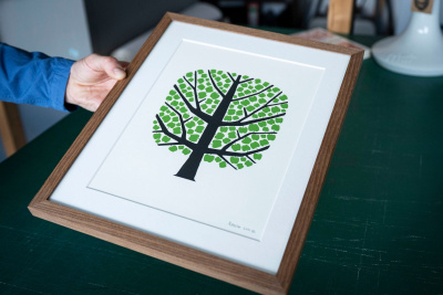 Das Gewinnerbild von Axel Rössler: Ein Baum mit vielen Äpfeln, welche zugleich die Blätter darstellen.