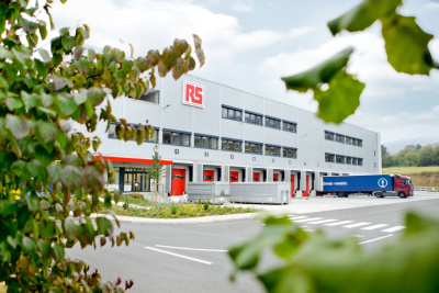 Das Gebäude von RS Components in Bad Hersfeld von außen.